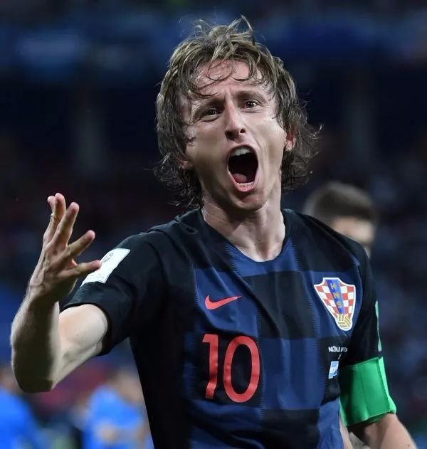 那不勒斯连扳两城2-2维罗纳，麦克托米奈、迪洛伦佐破门