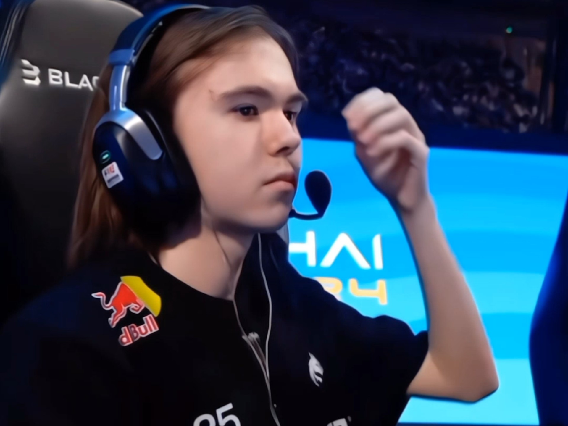 而西蒙斯有 而西蒙斯有