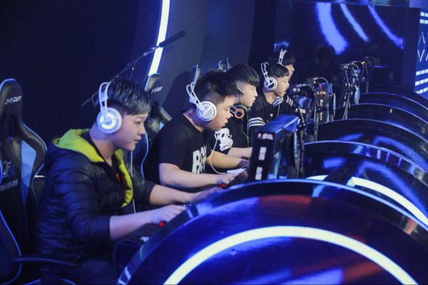 将碰撞出激 将碰撞出激