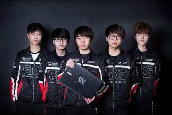 其次是球队 其次是球队