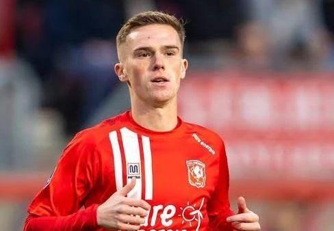 届业余羽毛 届业余羽毛