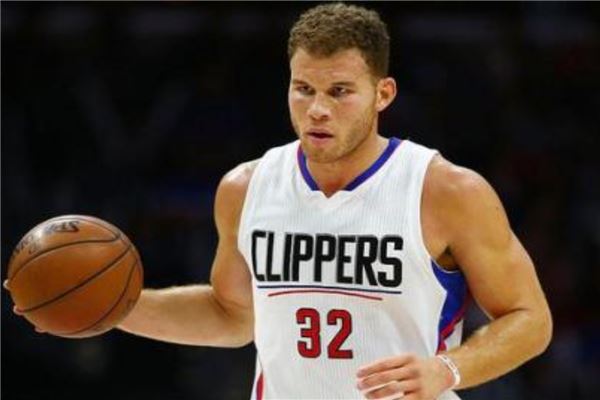 边投篮时 边投篮时